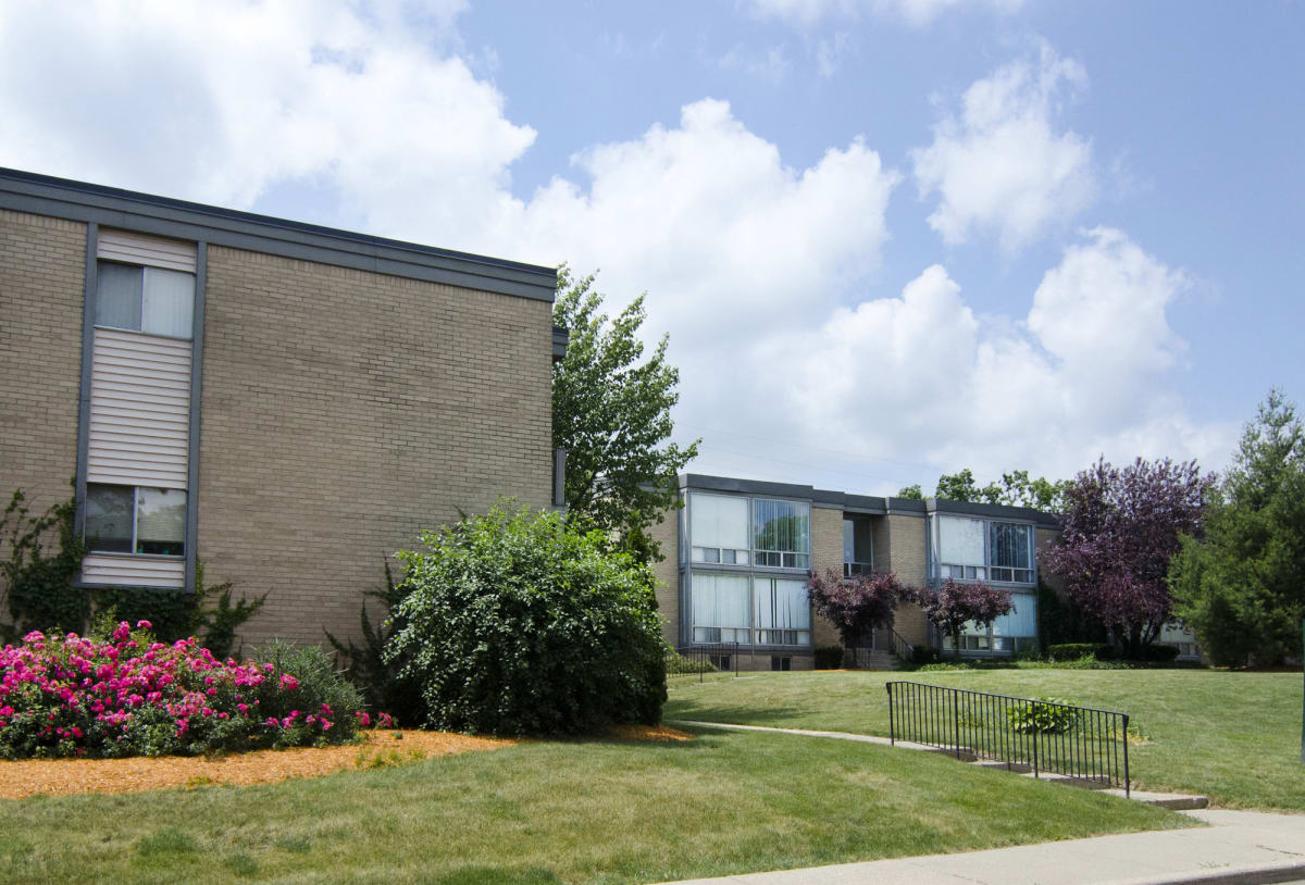 Photos and Video of East Knolls Apartments in East Lansing, MI